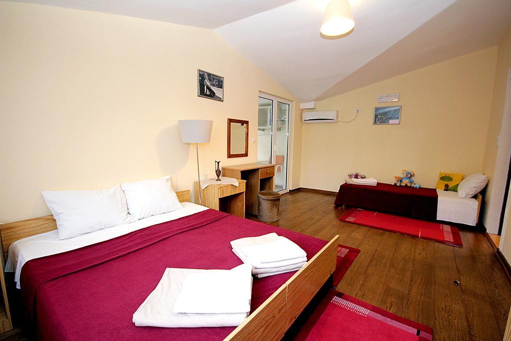 Apartmani Neda Bane Petrovac Quarto foto